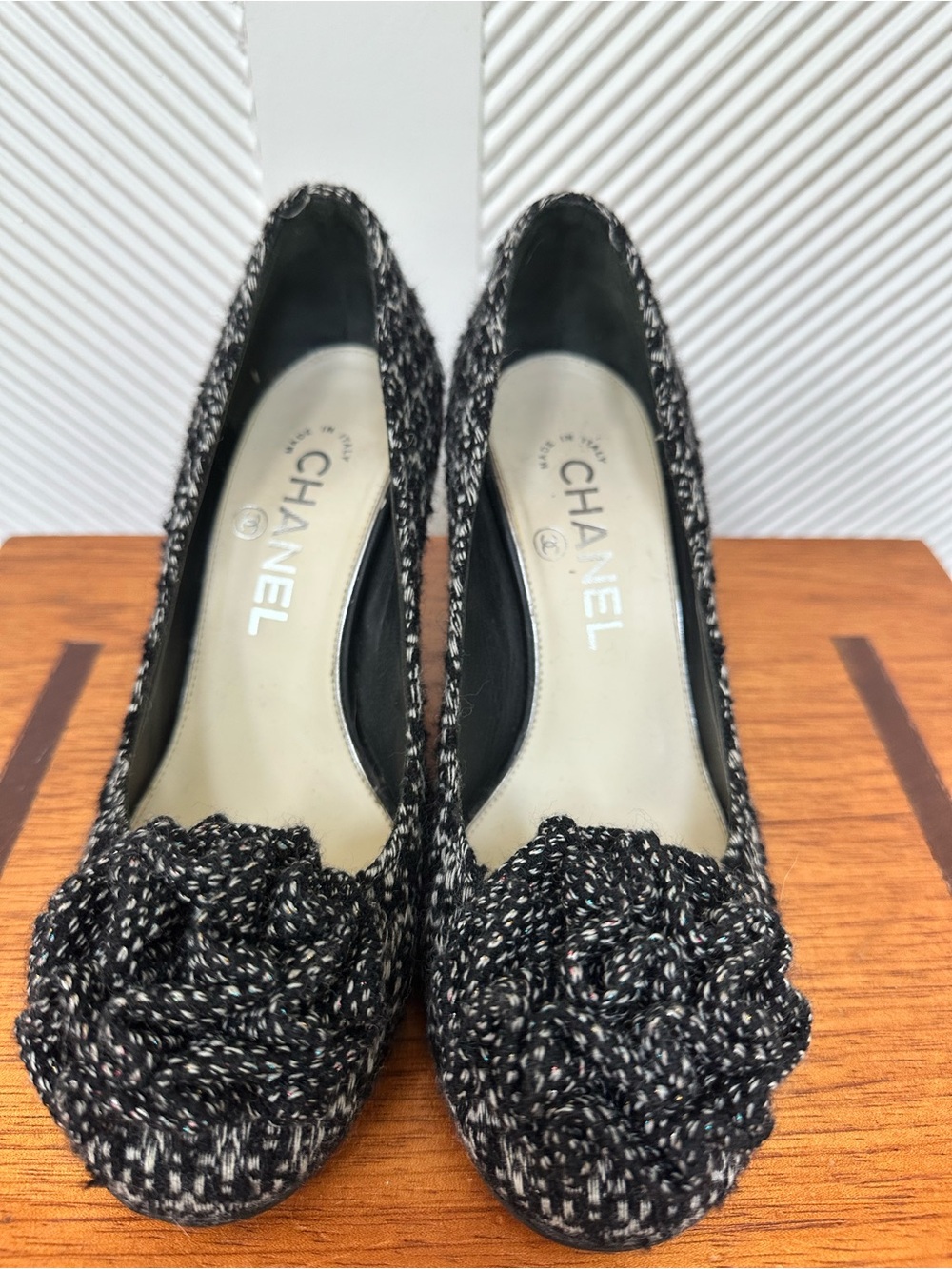 CHANEL Camellia Tweed Heels - Picture 3 of 12